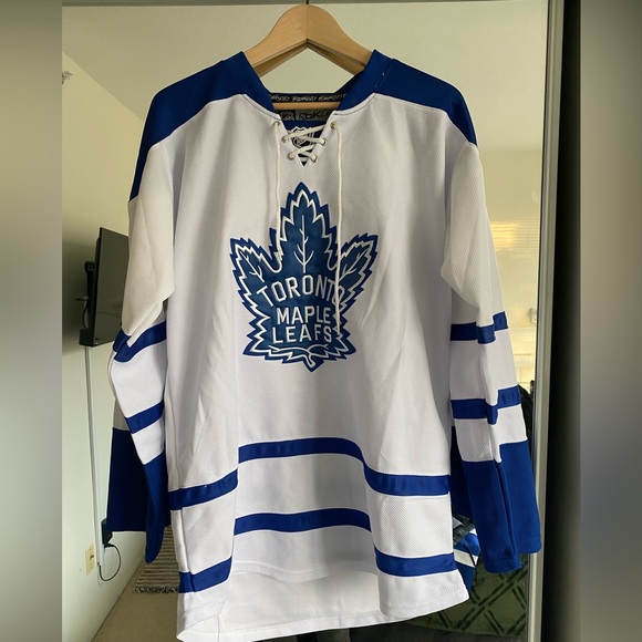 Toronto Maple Leafs Kessel#81 - Stitched name and numbers. Size is 48/ S to M. - Picture 2 of 4